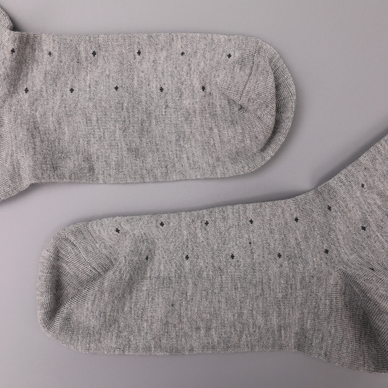 Blødt spundet silke nylon indpakket ammoniak, usynlig diamantformet lille prik jacquard håndsyet vintertykke herresokker WSD2851