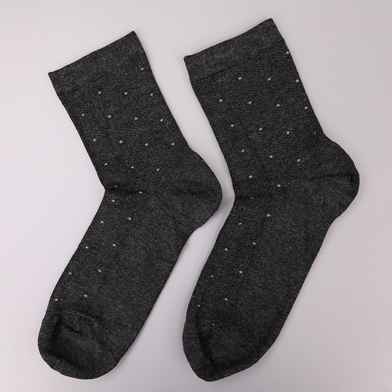 Blødt spundet silke nylon indpakket ammoniak, usynlig diamantformet lille prik jacquard håndsyet vintertykke herresokker WSD2851