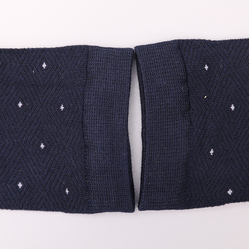 Blødt spundet silke nylon indpakket ammoniak, usynlig diamantformet lille prik jacquard håndsyet vintertykke herresokker WSD2851