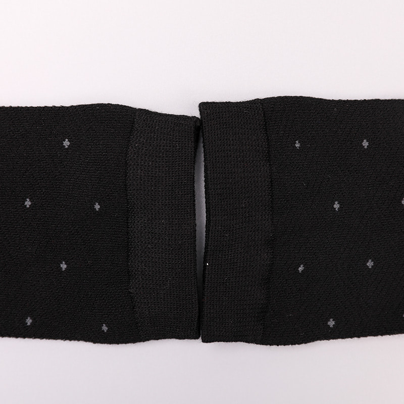 Blødt spundet silke nylon indpakket ammoniak, usynlig diamantformet lille prik jacquard håndsyet vintertykke herresokker WSD2851