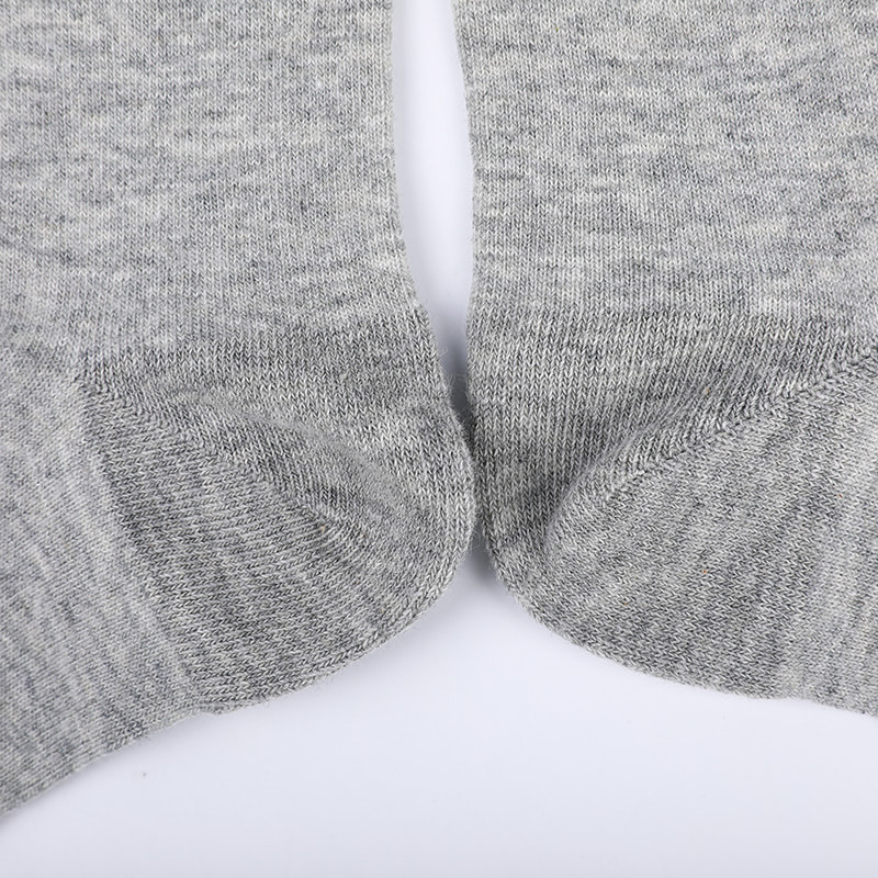 Kæmmet bomuldsindpakket ammoniakstrømper 98% bomuldsgarn lille jacquard håndsyet efterår og vinter herrestrømper WSD2581